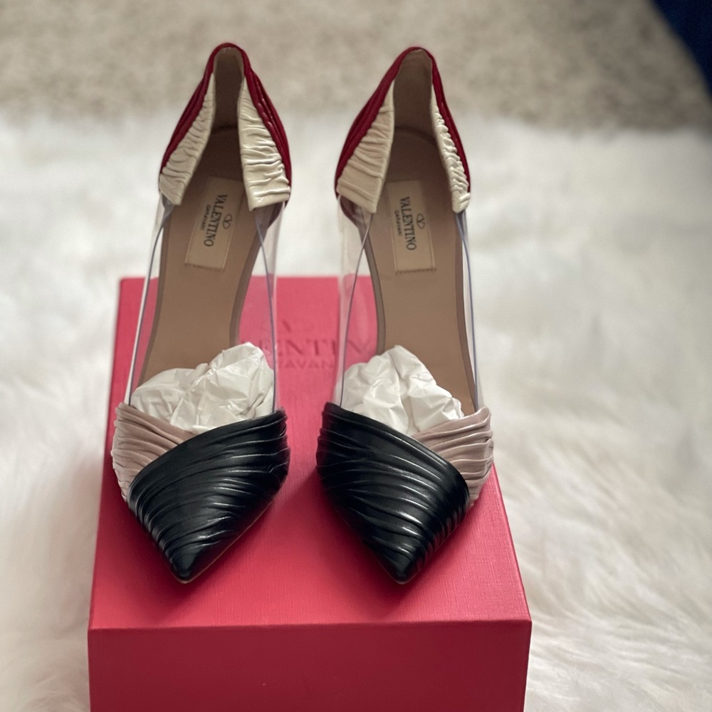 Valentino - Scrunched Pointed Toe Leather Pump